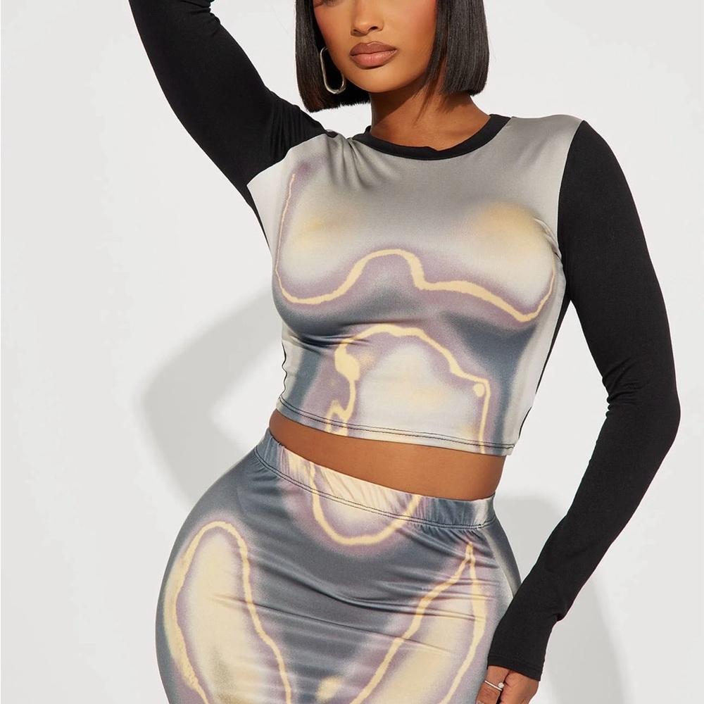 Stylish Black and Gray Long Sleeve Crop Top and Skirt Set